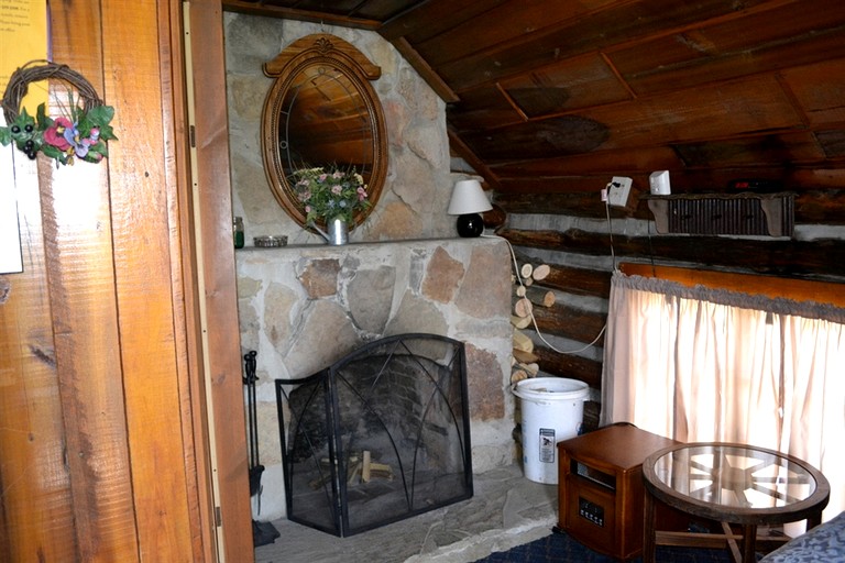 Log Cabins (United States of America, Markleysburg, Pennsylvania)