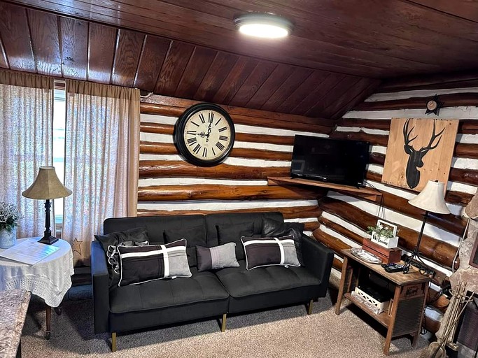 Cabins (United States of America, Markleysburg, Pennsylvania)