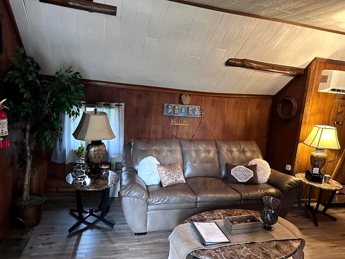 Cabins (United States of America, Markleysburg, Pennsylvania)
