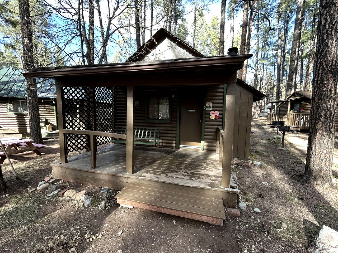 Pet Friendly Studio Cabin with Kitchenette and BBQ, Perfect for a Weekend in the Forest of Christopher Creek
