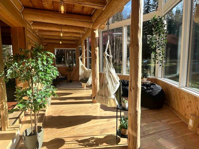 Cabins (Canada, Columbia-Shuswap, British Columbia)