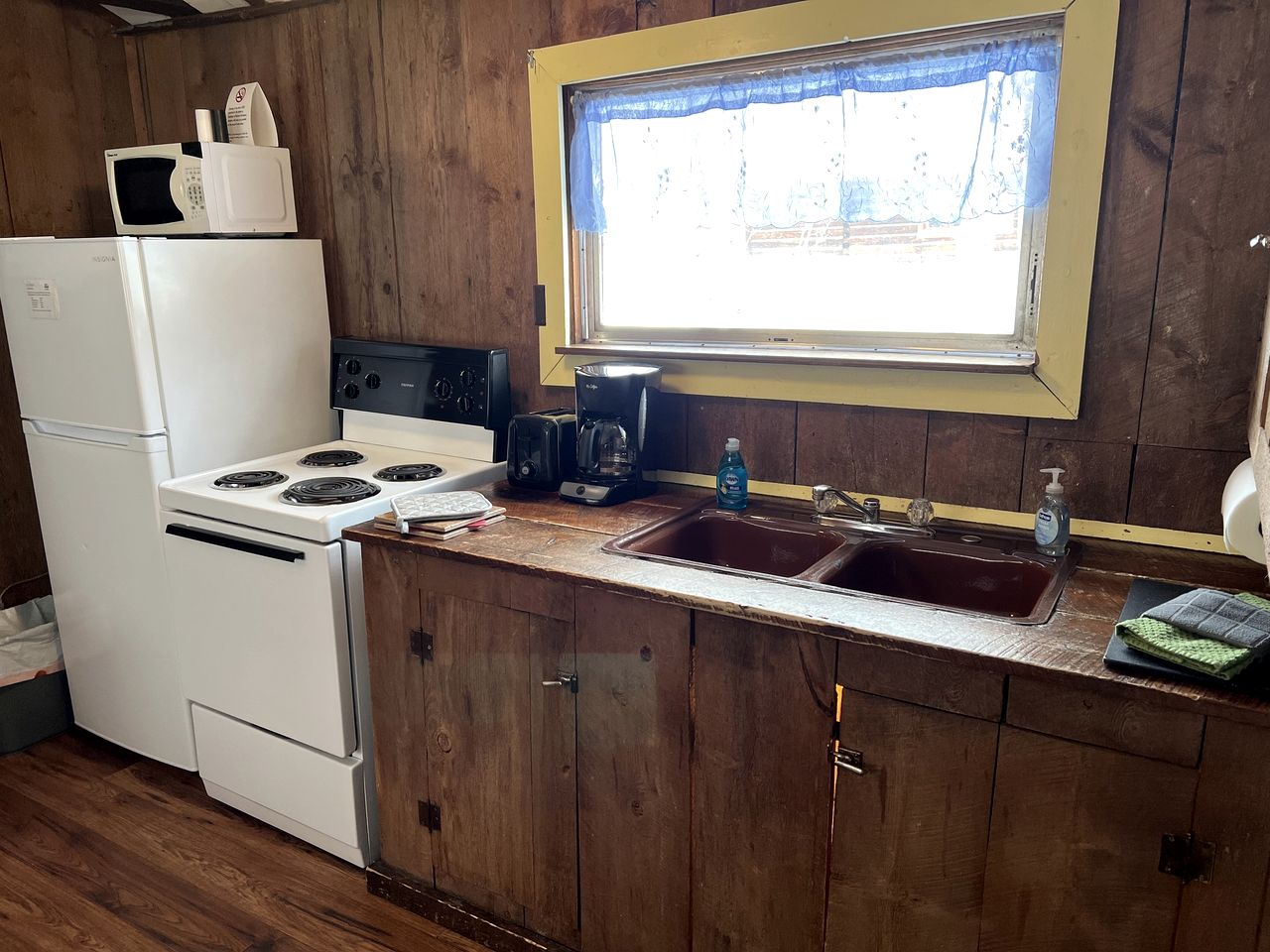 Peaceful Cabin near Medicine Bow-Routt National Forest in Clark, Colorado