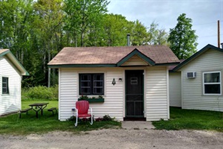Cabins (United States of America, Cadillac, Michigan)