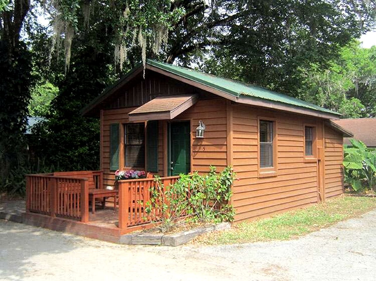 Studio Cabin Great for Couples in Inverness, Florida