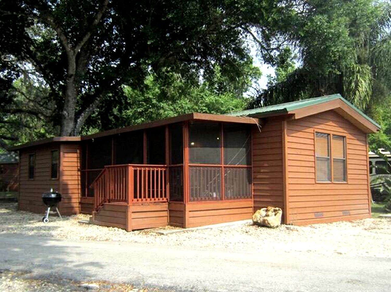 Great Cabin Retreat with BBQ in Inverness, Florida