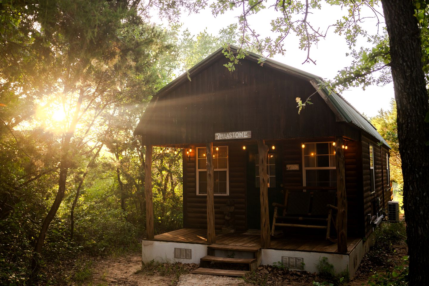 Cabins (United States of America, Bluff Dale, Texas)