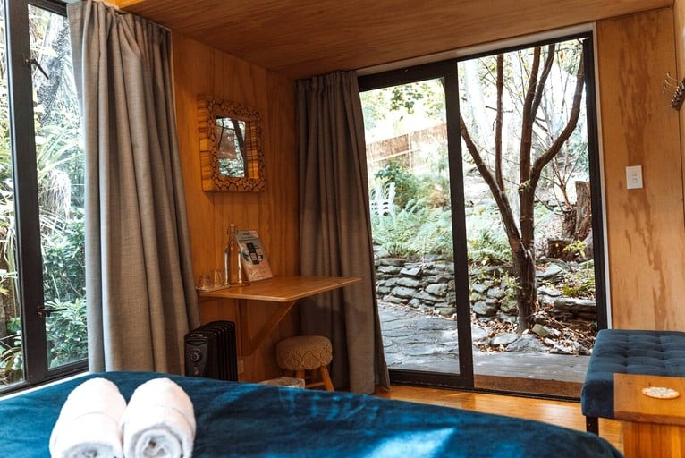 Cabins (New Zealand, Queenstown, South Island)