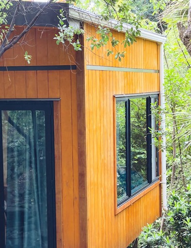 Cabins (New Zealand, Queenstown, South Island)