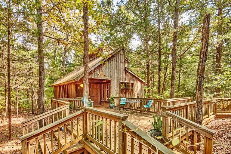 Incredible Wooden Cabin Nestled Amidst Trees in Ben Wheeler, Texas