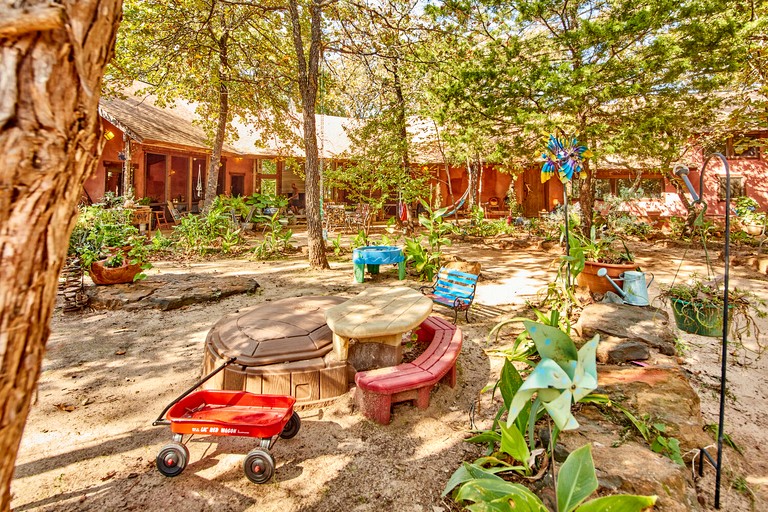 Cabins (United States of America, Ben Wheeler, Texas)