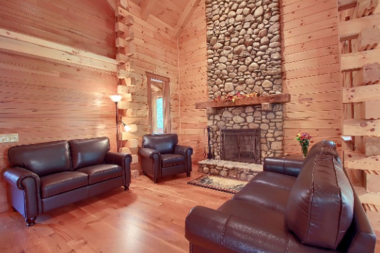 Log Cabins (Logan, Ohio, United States)