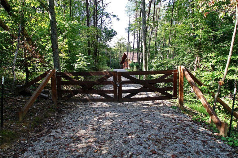 Log Cabins (Logan, Ohio, United States)