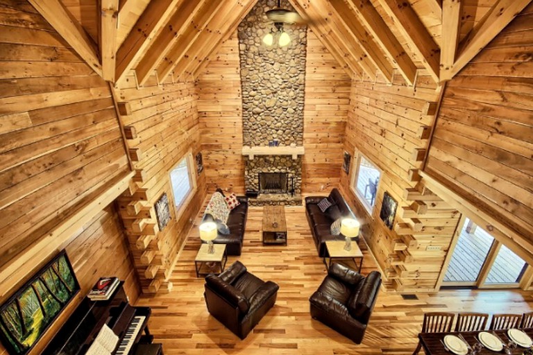 Log Cabins (Logan, Ohio, United States)