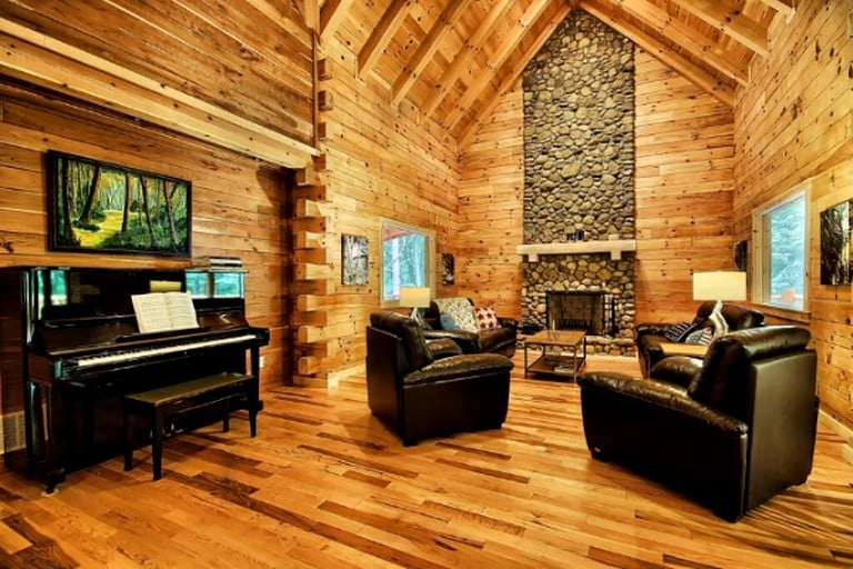 Log Cabins (Logan, Ohio, United States)