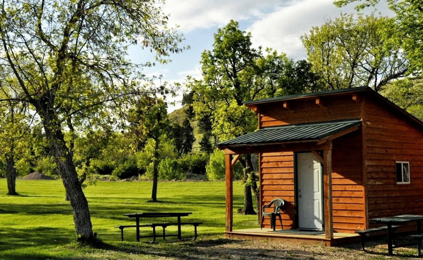 Comfortable Cabin Perfect for Couples Exploring the Outdoors in Sturgis, South Dakota