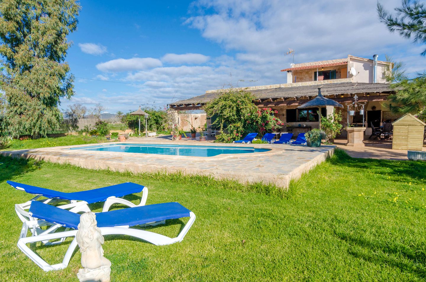 Enjoy a holiday in Spain at this Mallorca villa rental!
