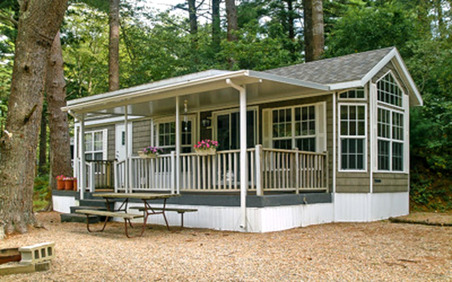 Cabins (Falmouth, Massachusetts, United States)