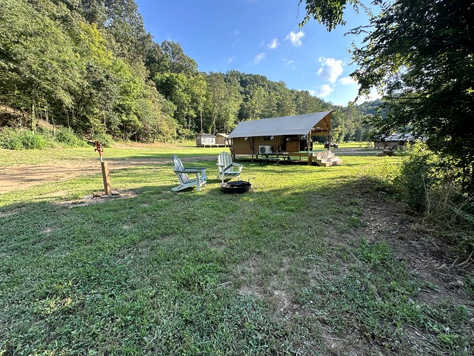 Safari Tents (United States of America, Newport, Tennessee)