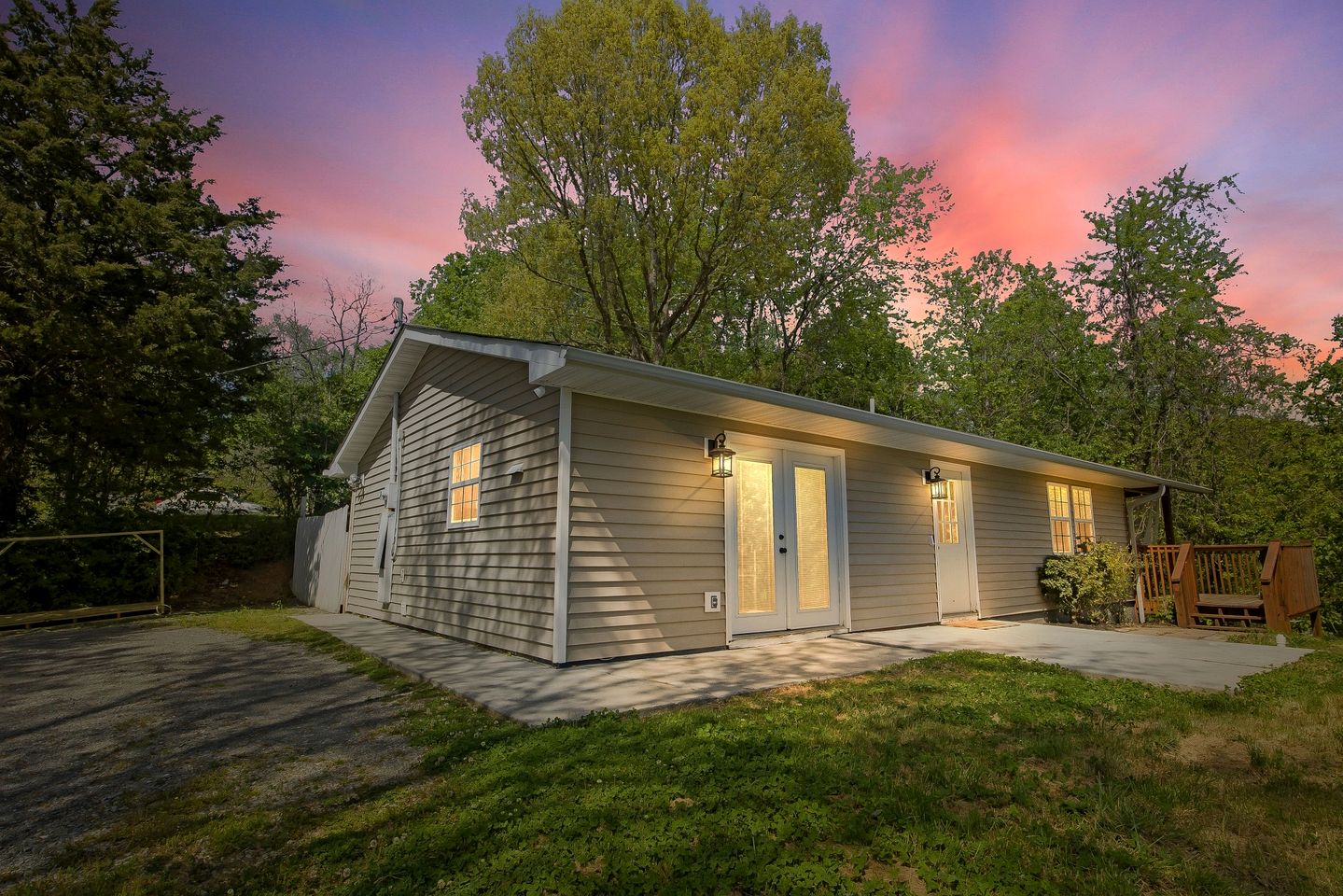 Pet-Friendly Cabin with Foosball Table Ideal for Small Families in Sevierville, Tennessee