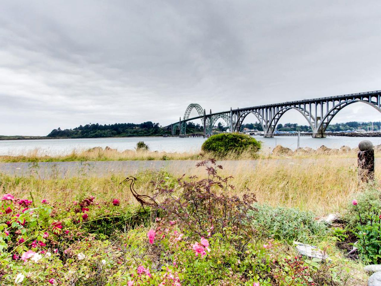 Cabins (Newport, Oregon, United States)