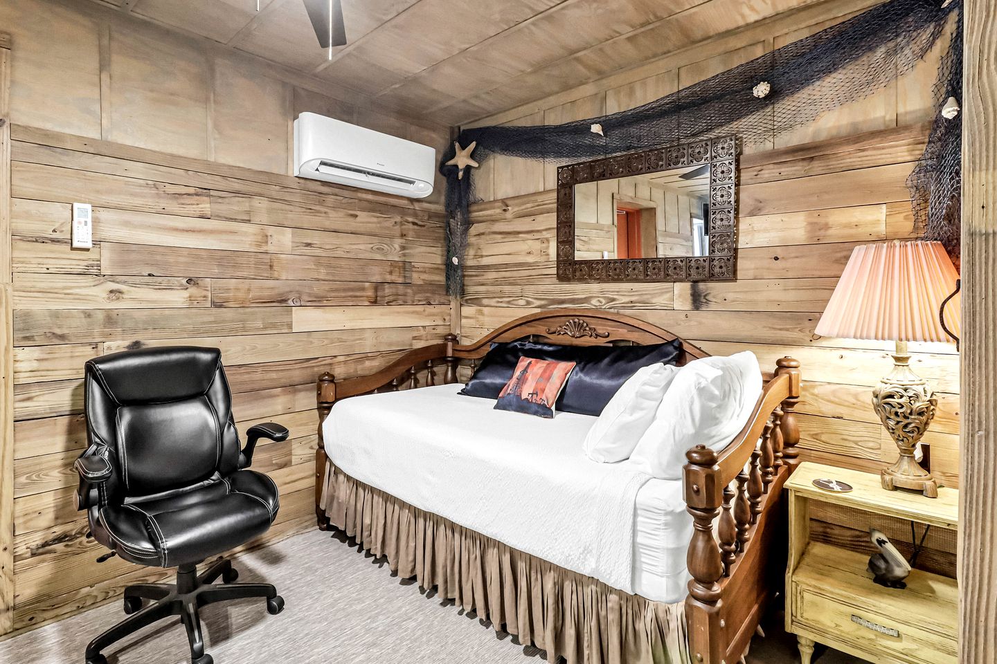 Relaxing Rockport Cabin with Coastal Vibes near Estes Cove, Texas