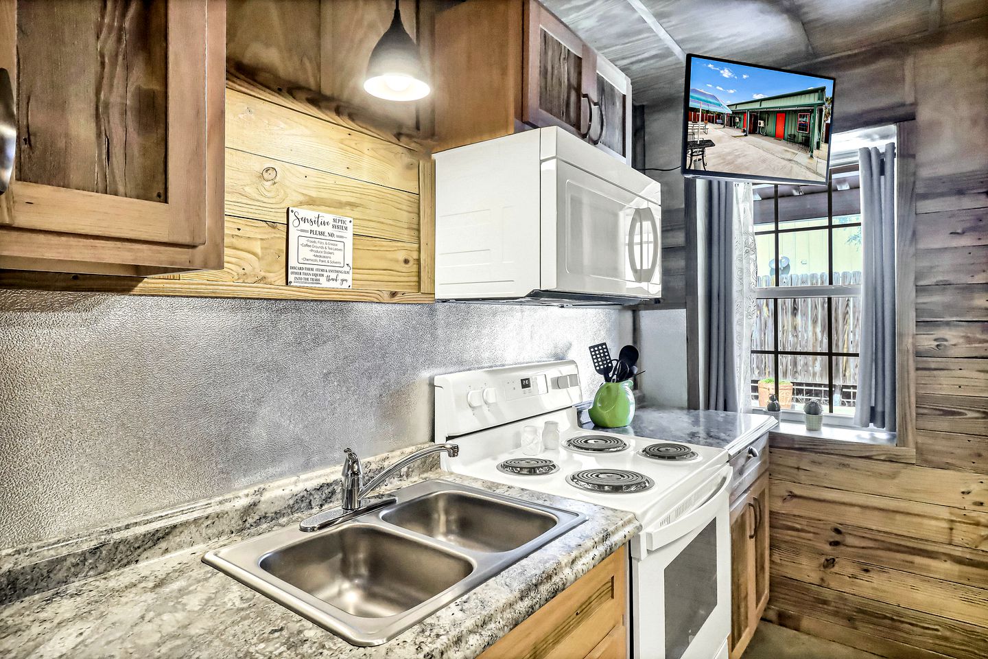 Relaxing Rockport Cabin with Coastal Vibes near Estes Cove, Texas