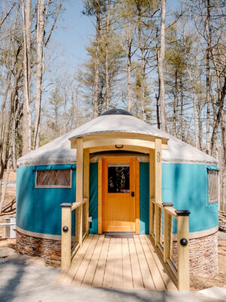 Yurts (Hendersonville, North Carolina, United States of America)