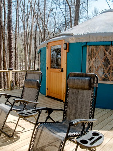 Yurts (Hendersonville, North Carolina, United States of America)