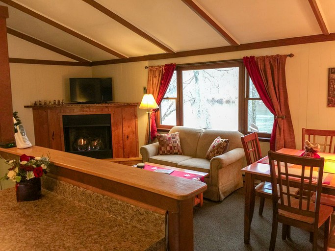 Cabins (Luray, Virginia, United States)