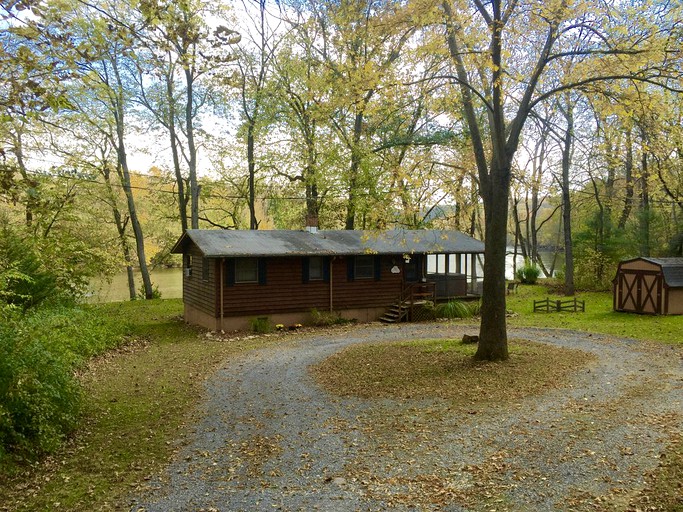 Cabins (Luray, Virginia, United States)