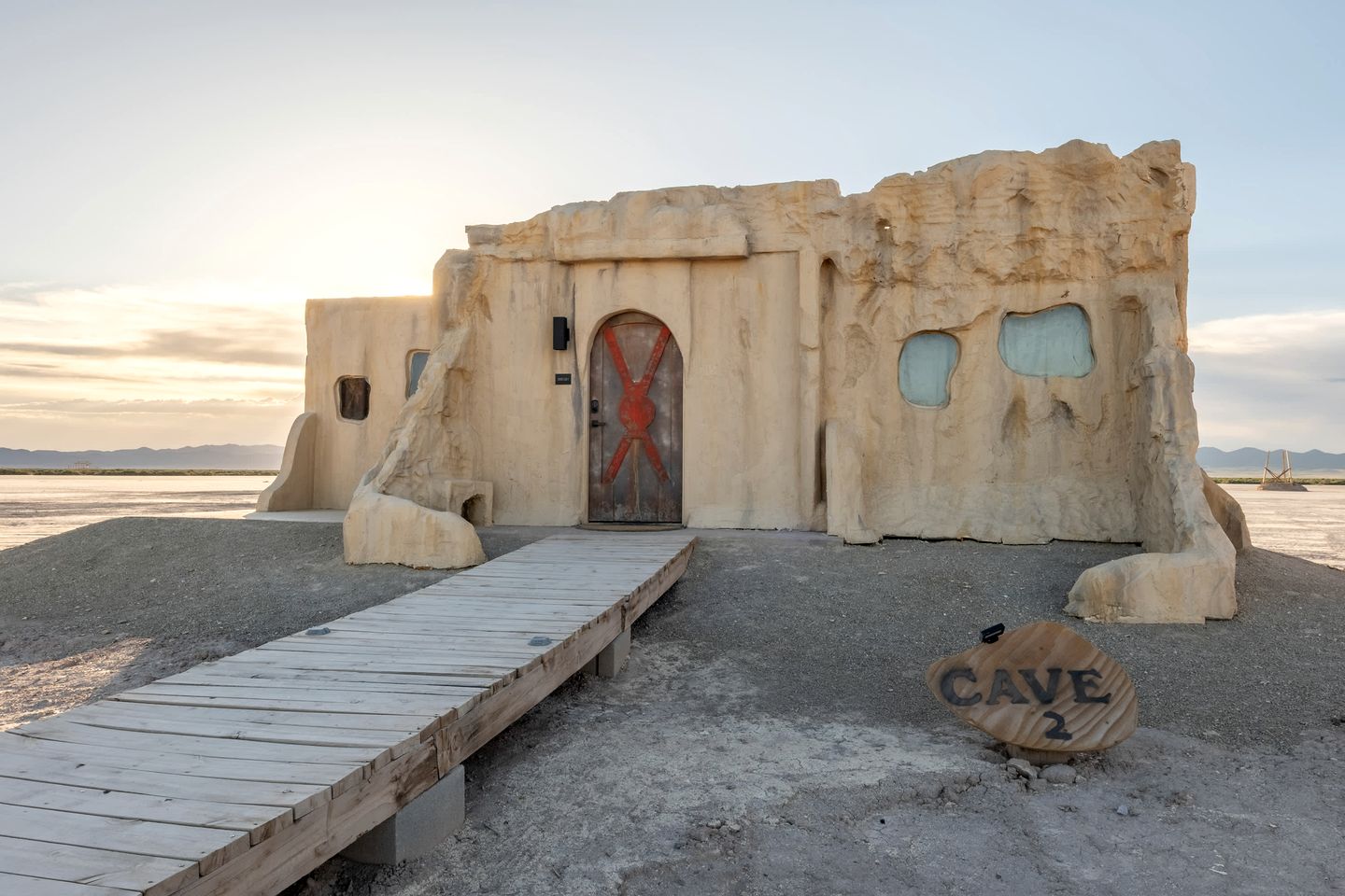 Luxury Cave Fantastic for a Great Glamping Experience in Utah