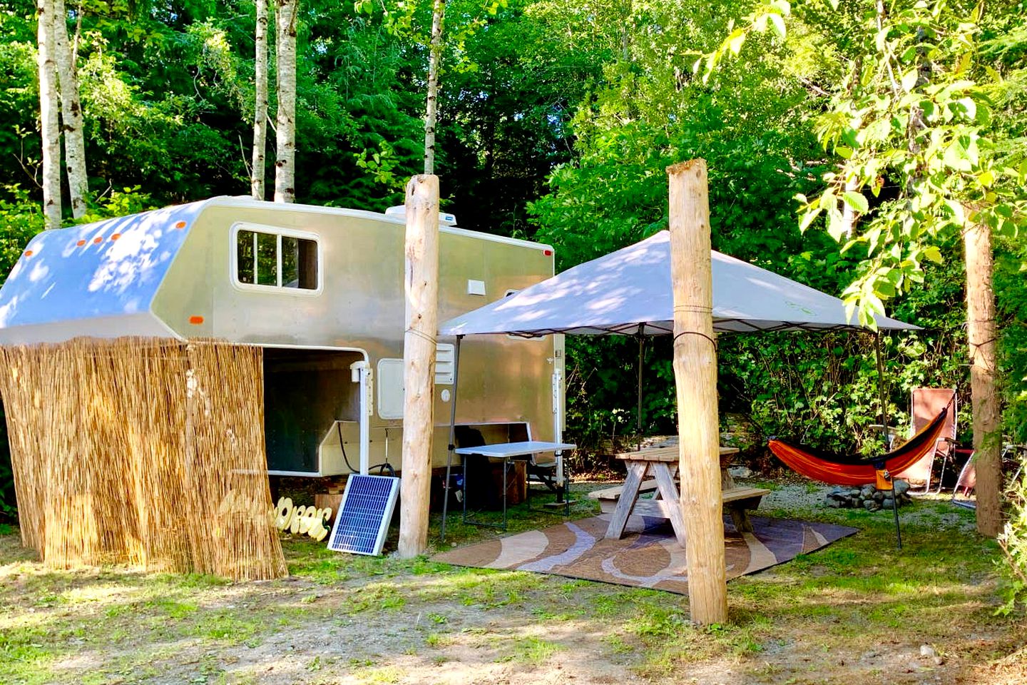 Caravans (Ucluelet, British Columbia, Canada)