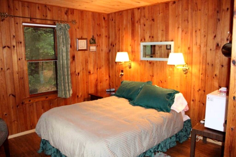 Glamping for Two in Cozy Studio Cabins in Upstate New York | Cabins (Saranac Lake, New York, United States of America)