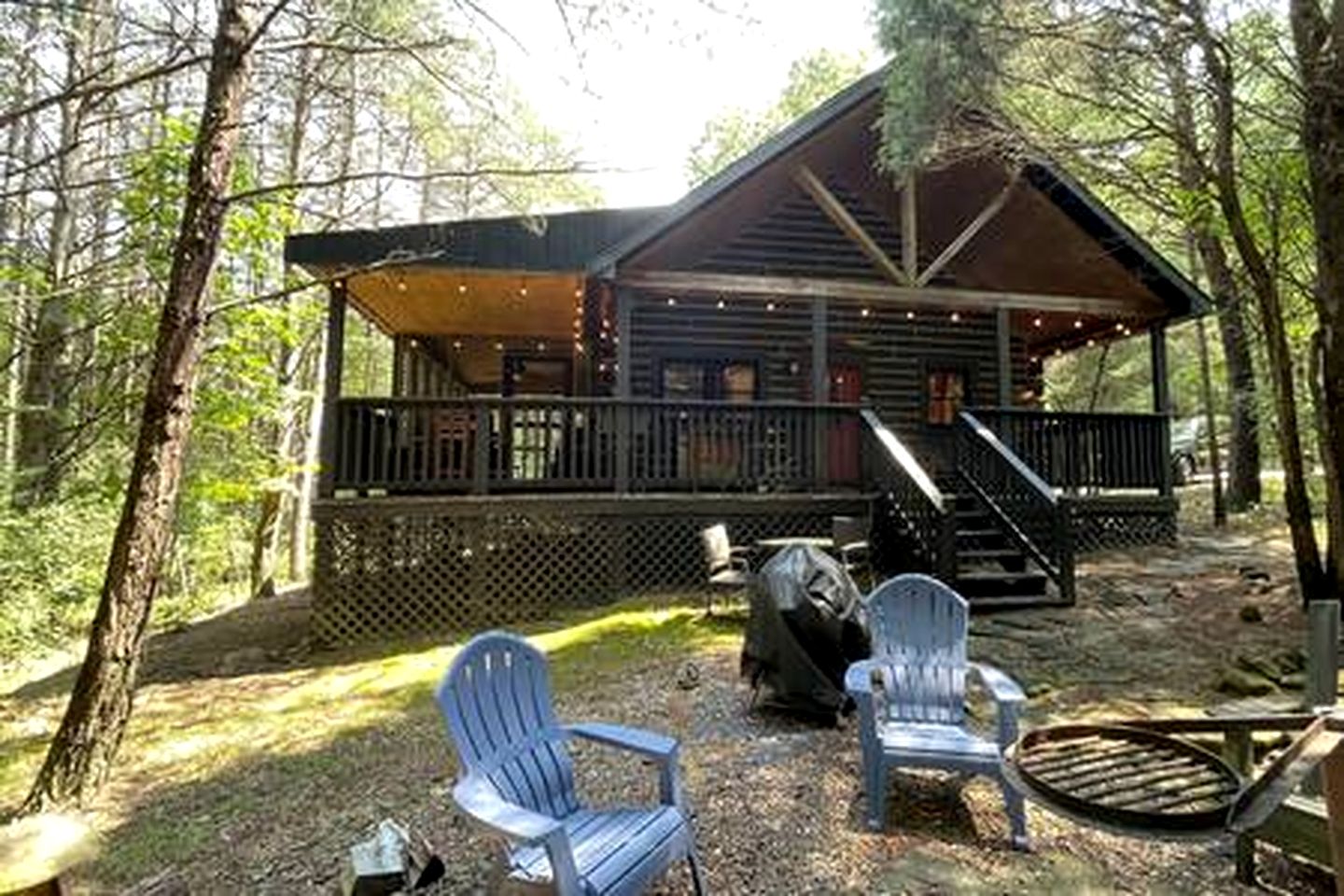 Beautiful Cozy Cabin with Screened Porch in Indiana