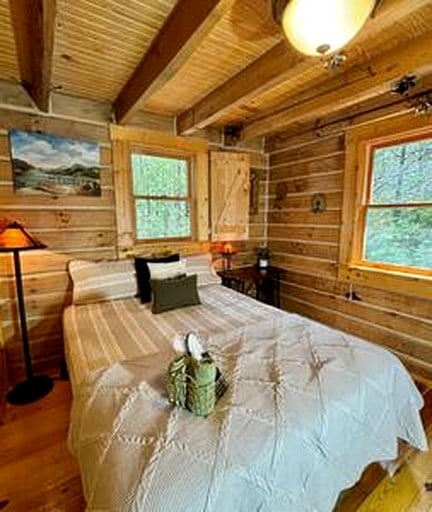 Cabins (United States of America, Birdseye, Indiana)