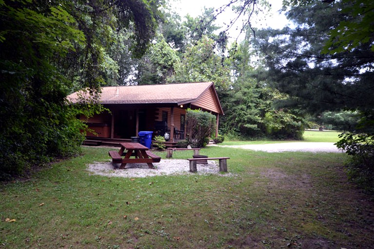 Cabins (Logan, Ohio, United States)