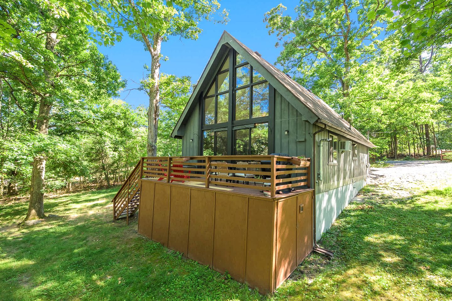 Breathtaking A-frame with Hot-tub in Luray, Virginia