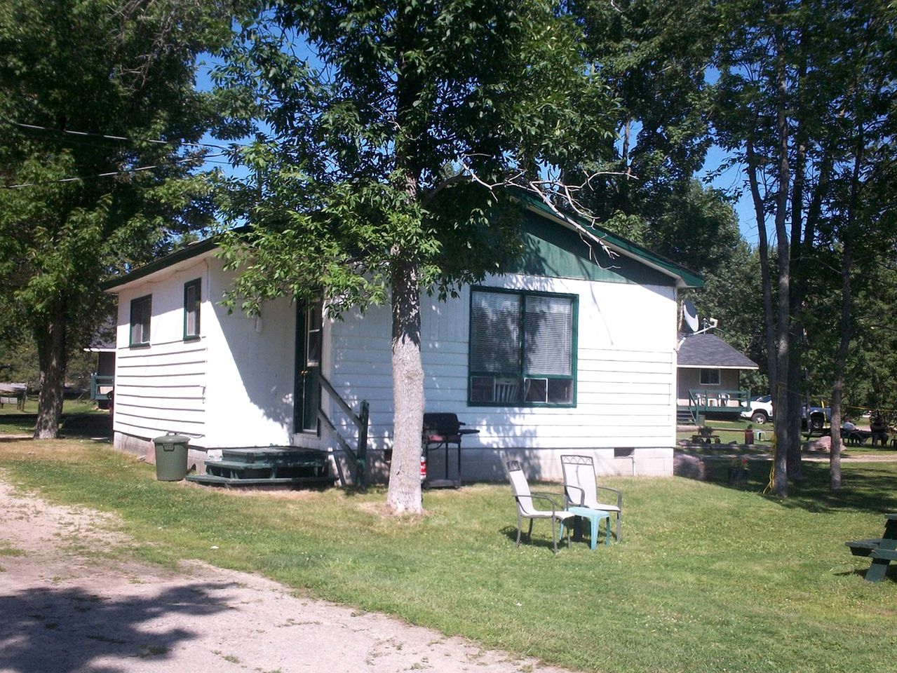 Cottages (Callander, Ontario, Canada)