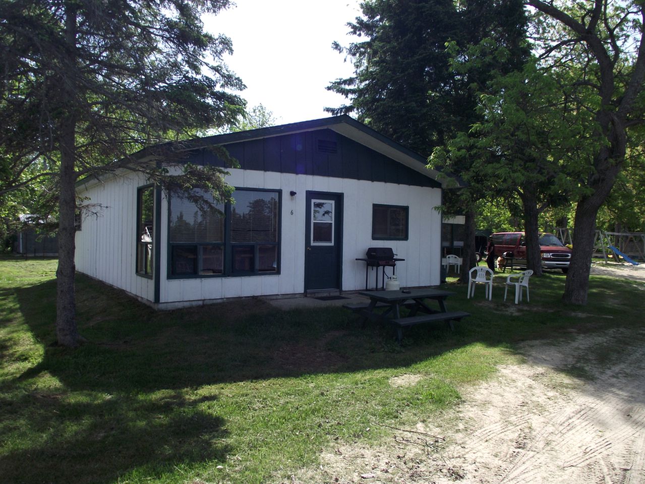 Cottages (Callander, Ontario, Canada)