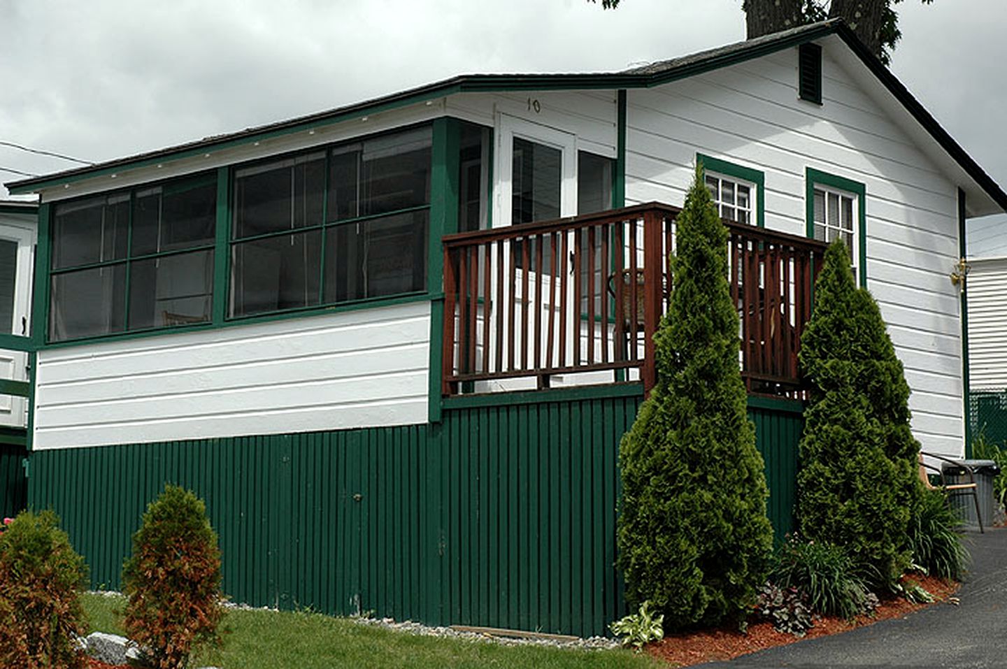 Cottages (Weirs Beach, New Hampshire, United States)