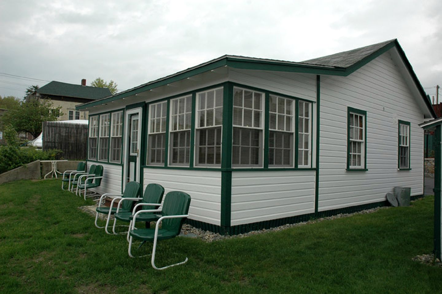 Cottages (Weirs Beach, New Hampshire, United States)