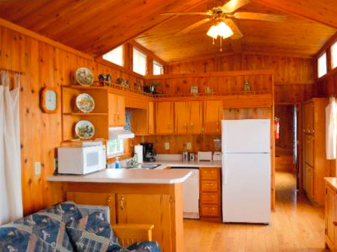 Cabins (Tilghman Island, Maryland, United States)