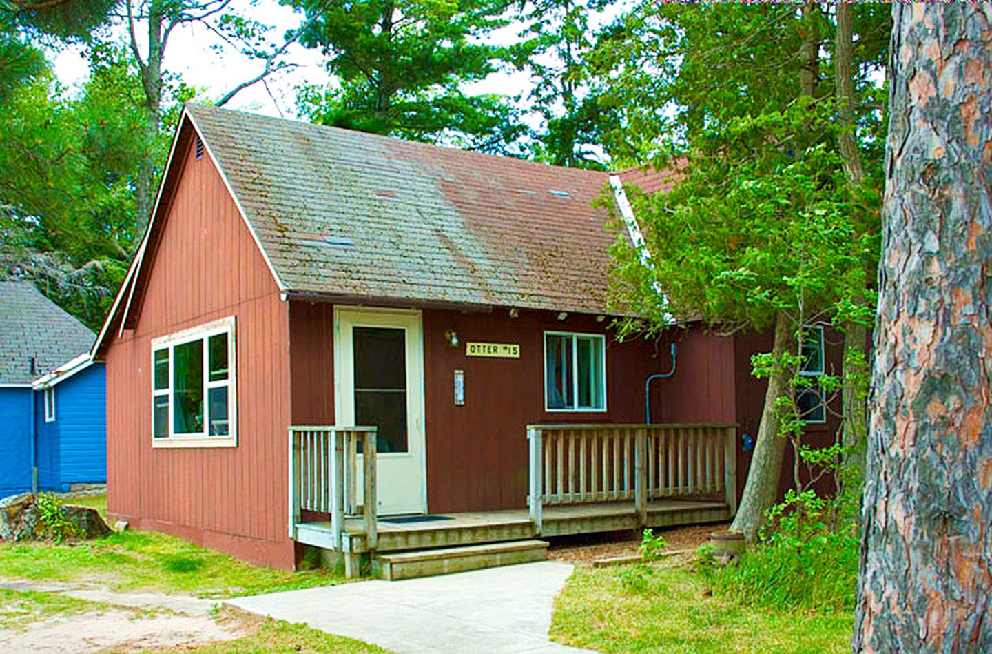 Cabins (Au Train, Michigan, United States)
