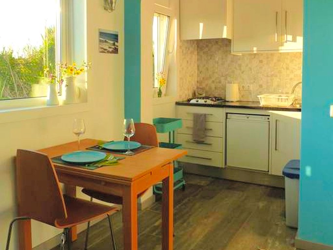 Cottages (Setubal, Lisbon District, Portugal)