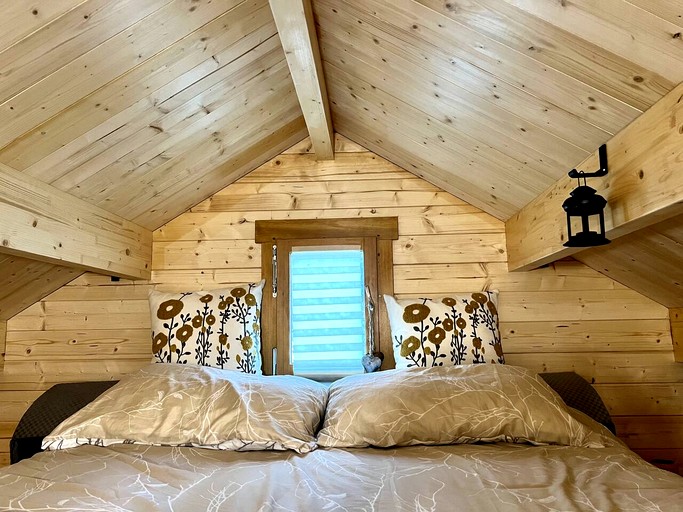 Vacation Rentals (Canada, --, --)