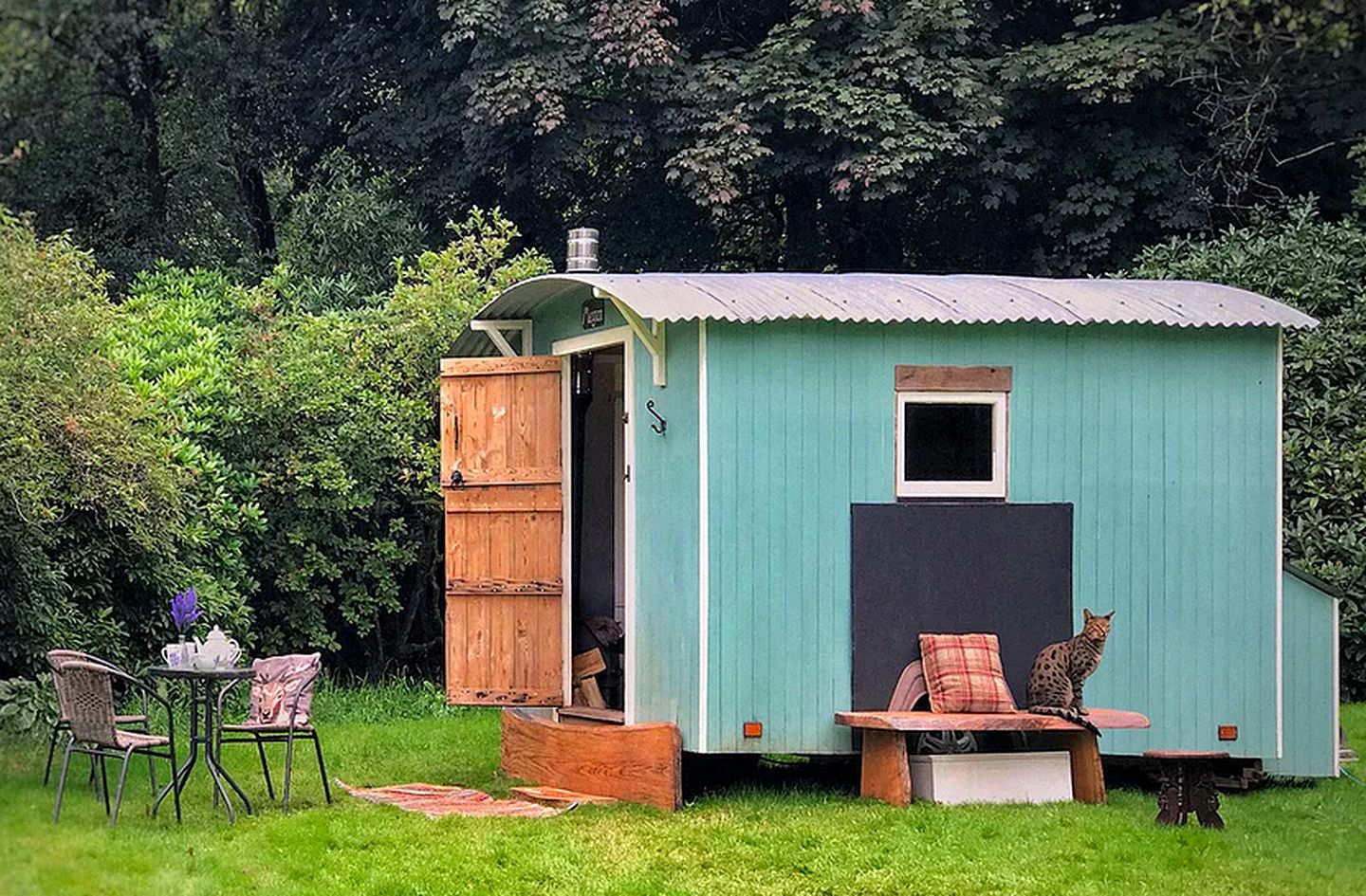 Huts (Blanefield, Scotland, United Kingdom)