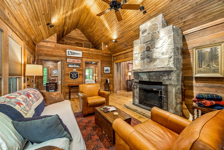 Cabins (United States of America, Mentone, Alabama)