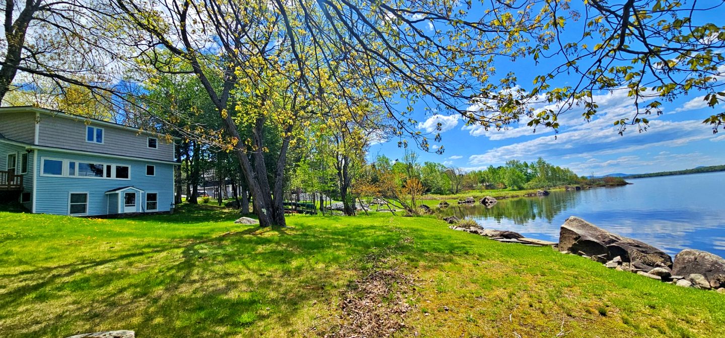 Vivid Lakefront Cottage Paradise Near Big Wood Lake, Maine