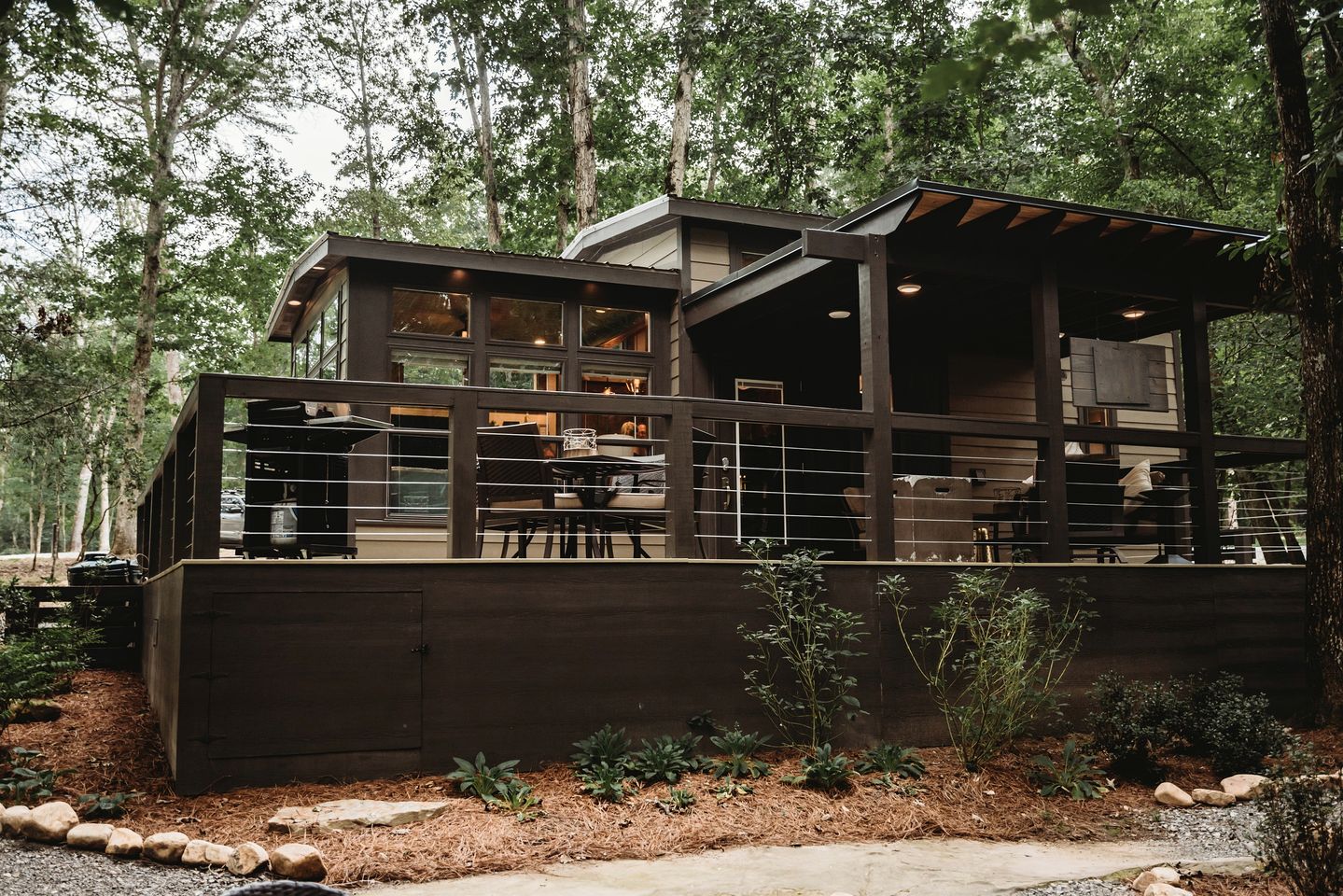 Charming Tiny Cabin ADA Accessible with Deck in Tennessee