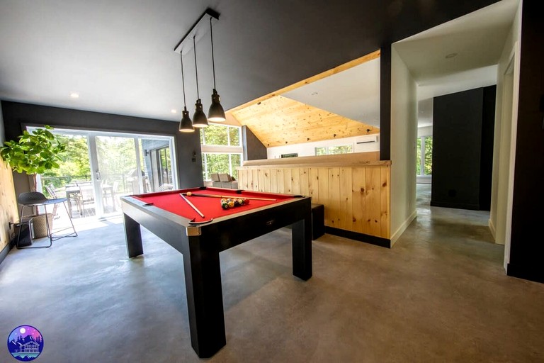 Villas (Canada, Newport, Nova Scotia)